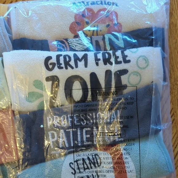 Colorful Graphic Baby Bib Set - Picture 4 of 4